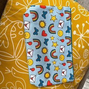 Thirty-one Medium Zipper Pouch On Our Sleeves